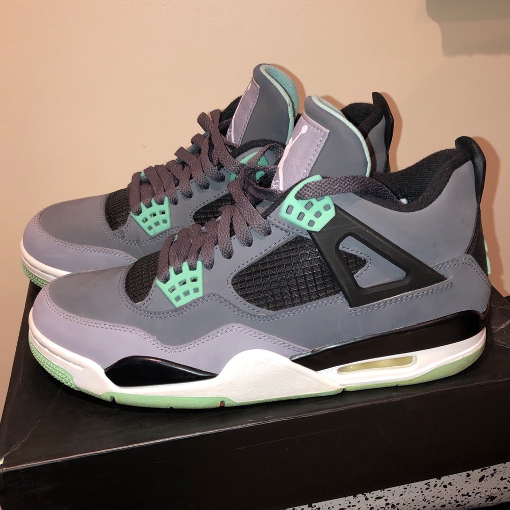 Jordan Retro 4 Green Glow’s | 8.5 Men/10 Women